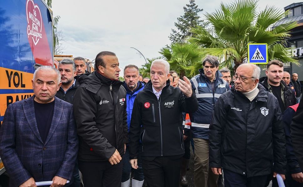 İstanbul Valisi Gül, selden etkilenen Şile'de incelemelerde bulundu: