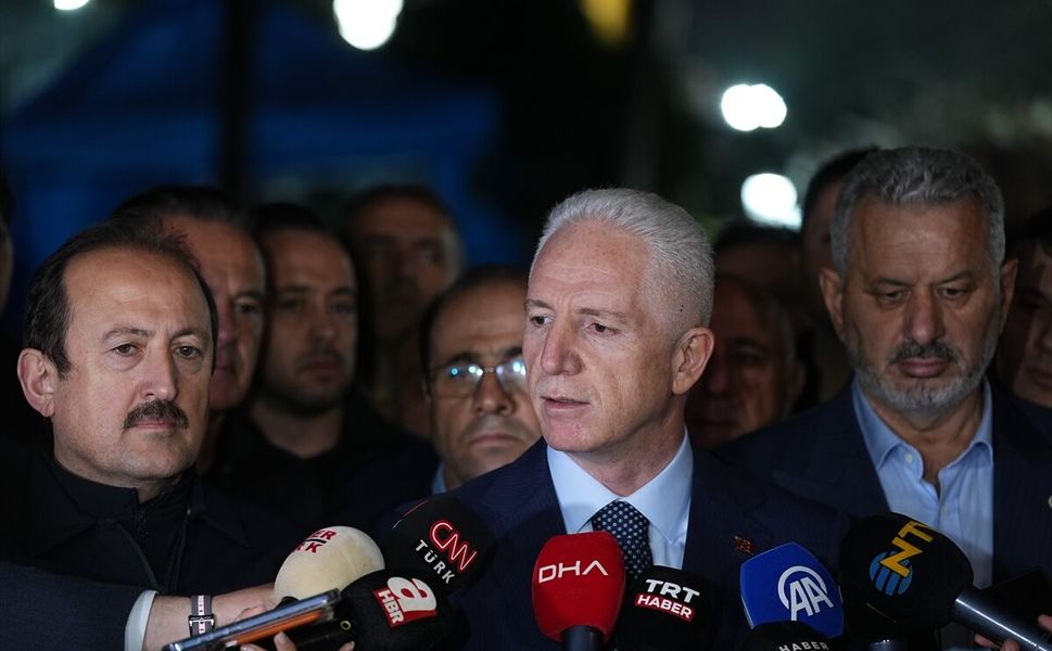 İstanbul Valisi Gül'den Maltepe'de kısmen çöken binadaki arama kurtarma çalışmalarına ilişkin açıklama: