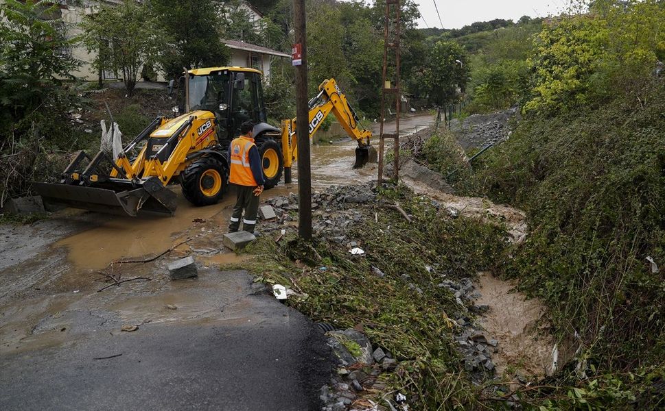 İstanbul'da sağanağın ardından hasarın izleri siliniyor