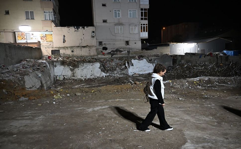 Maltepe'de kısmen çöken binanın enkazında çalışmalar tamamlandı