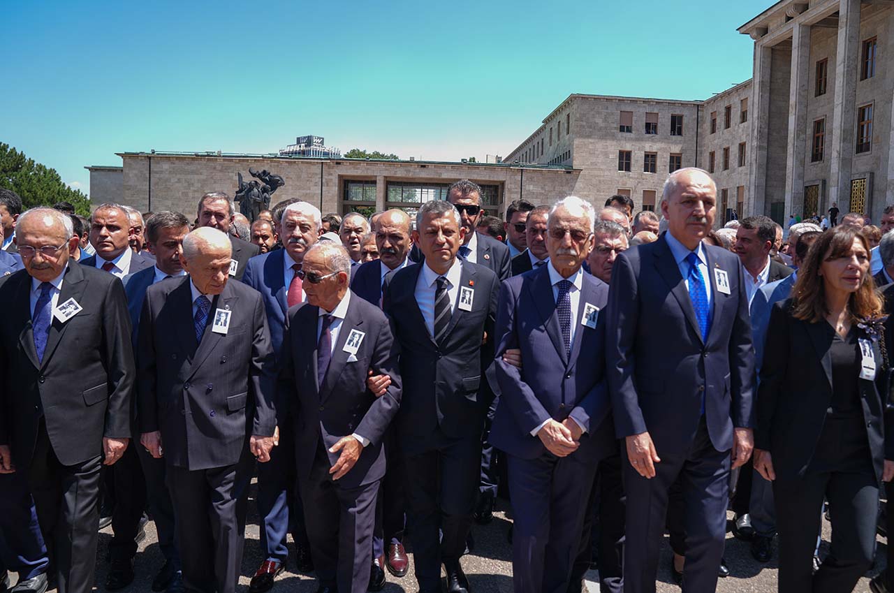 Altan Öymen Cenazesi 2