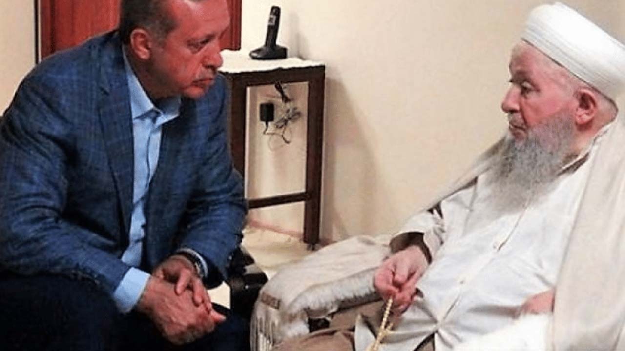 Erdoğan İsmail Cemaatinin Şeyhi Merhum Mahmut Usta Osmanoğlu Ile Ile Birlikte
