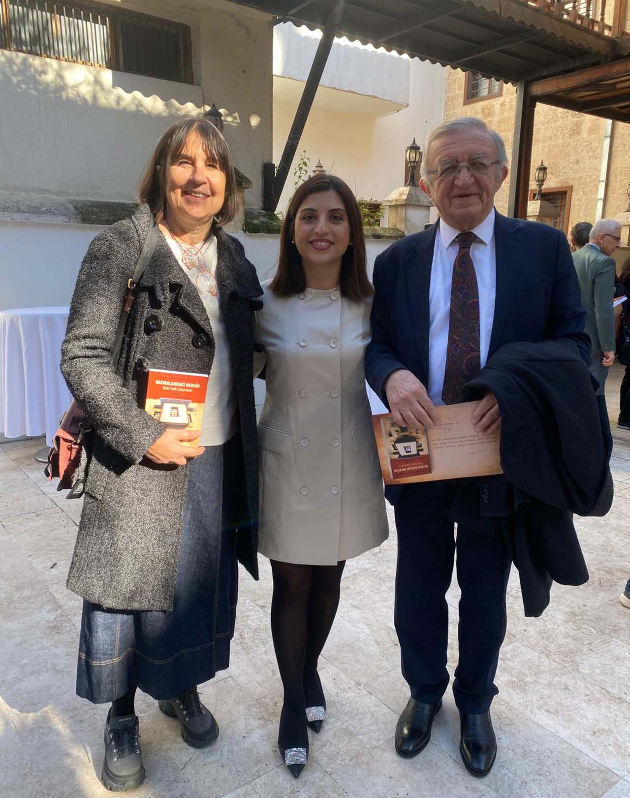 Sözlü Tarih Çalışmalarında Yer Alan Merhum Atilla Toroğlu'nun Kızı Füsun Toroğlu Ersoy, Tarihçi Ayçin Doğruözoğlu, Mircan Fırat.