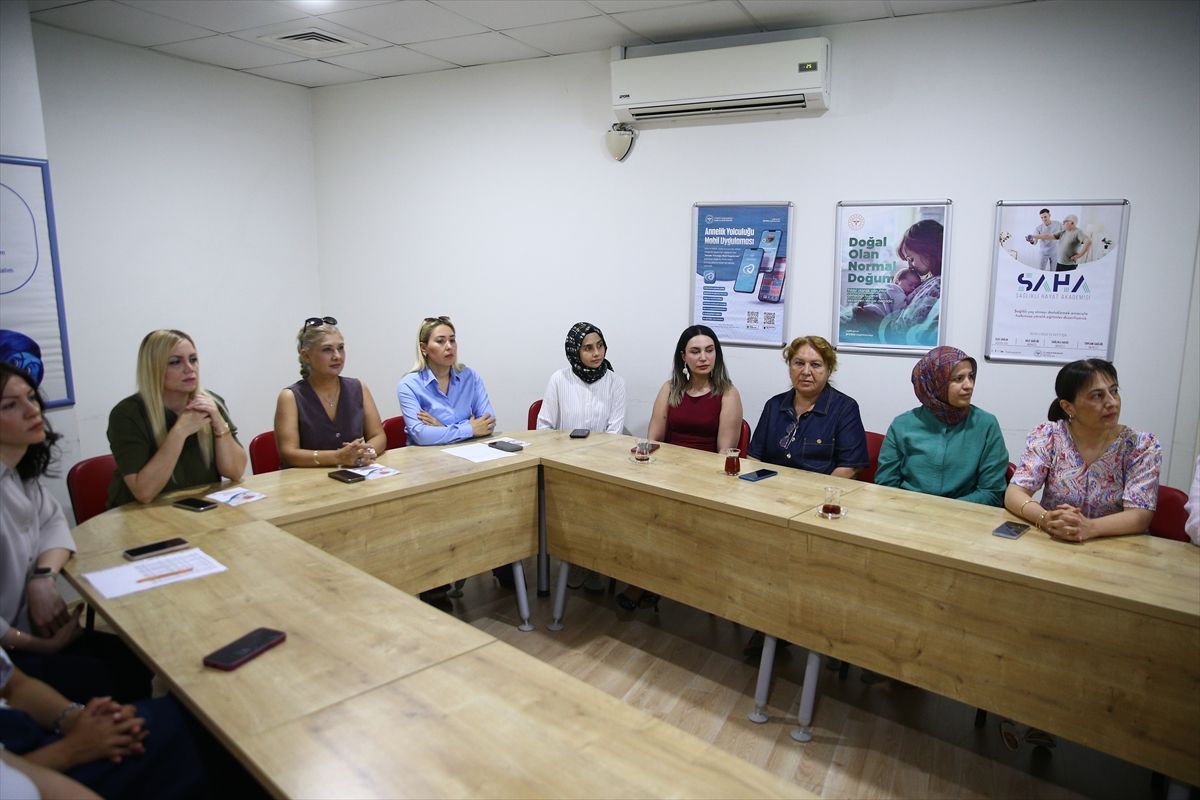 Adana'da kadın muhtarlara 'Her Gebeye Bir Ebe' uygulaması anlatıldı