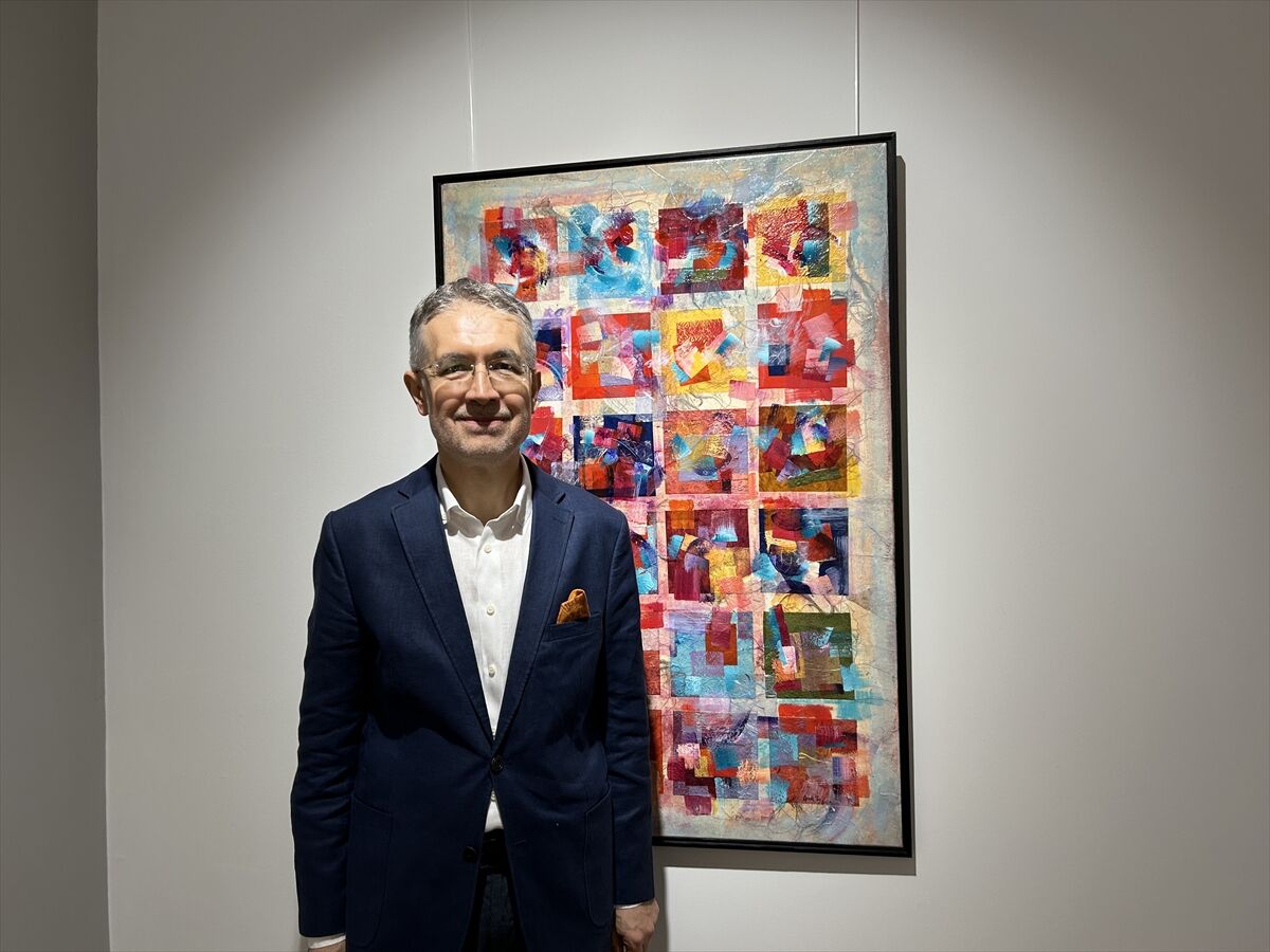 Ressam Cemal Toy'un 'Su, Kağıt, Boya' sergisi sanatseverlerle buluştu