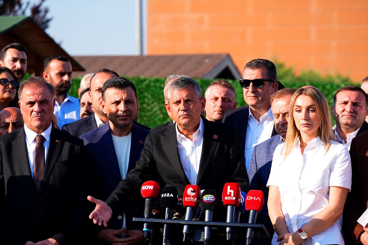 CHP Grup Başkanı Özgür Özel, Silivri'de konuştu