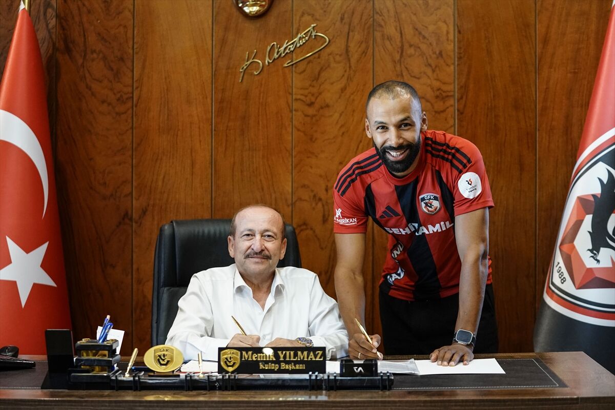 Gaziantep FK, Nazım Sangare ile yeni sözleşme imzaladı