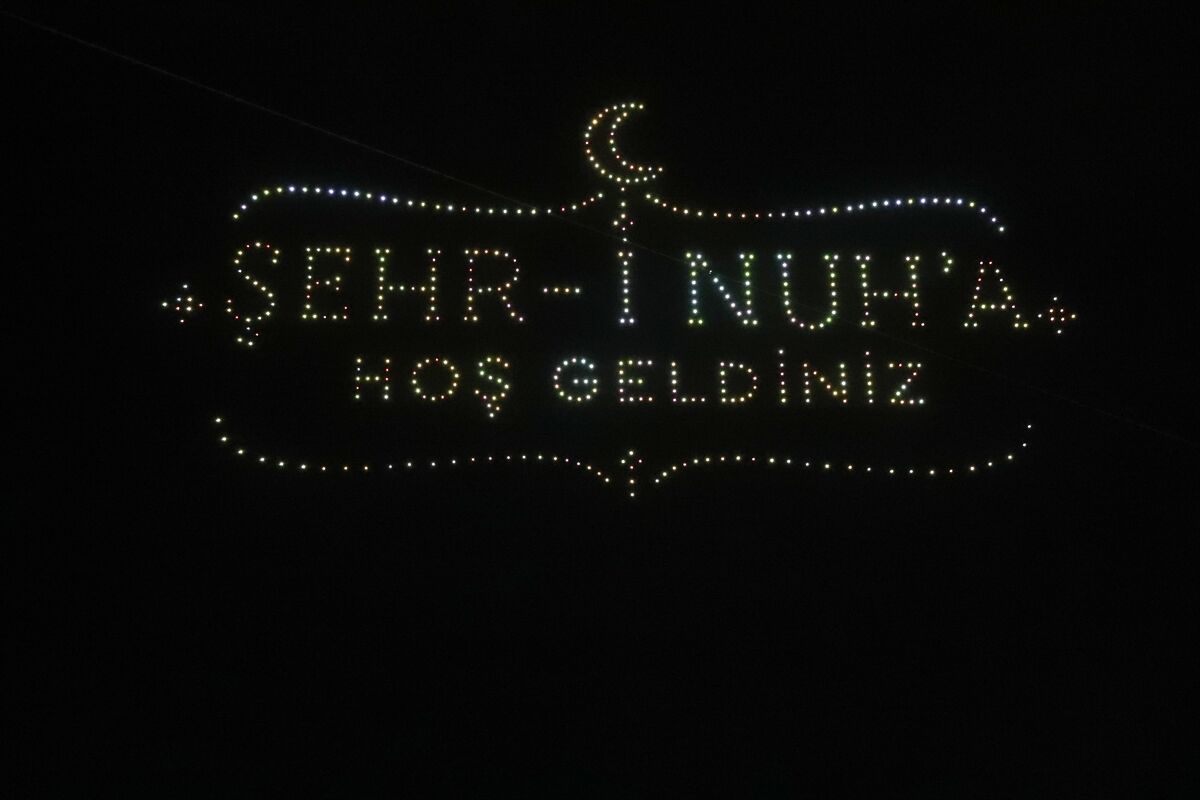 Şırnak'ta 'Hz. Nuh'u Anma Merasimi'nde 500 dronla gösteri düzenlendi