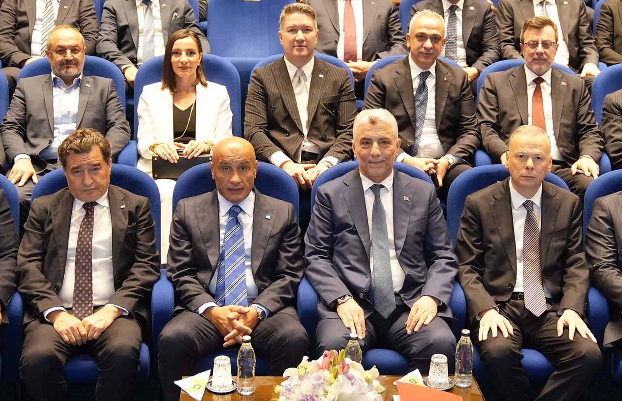 Ticaret Bakanı Ve Tim