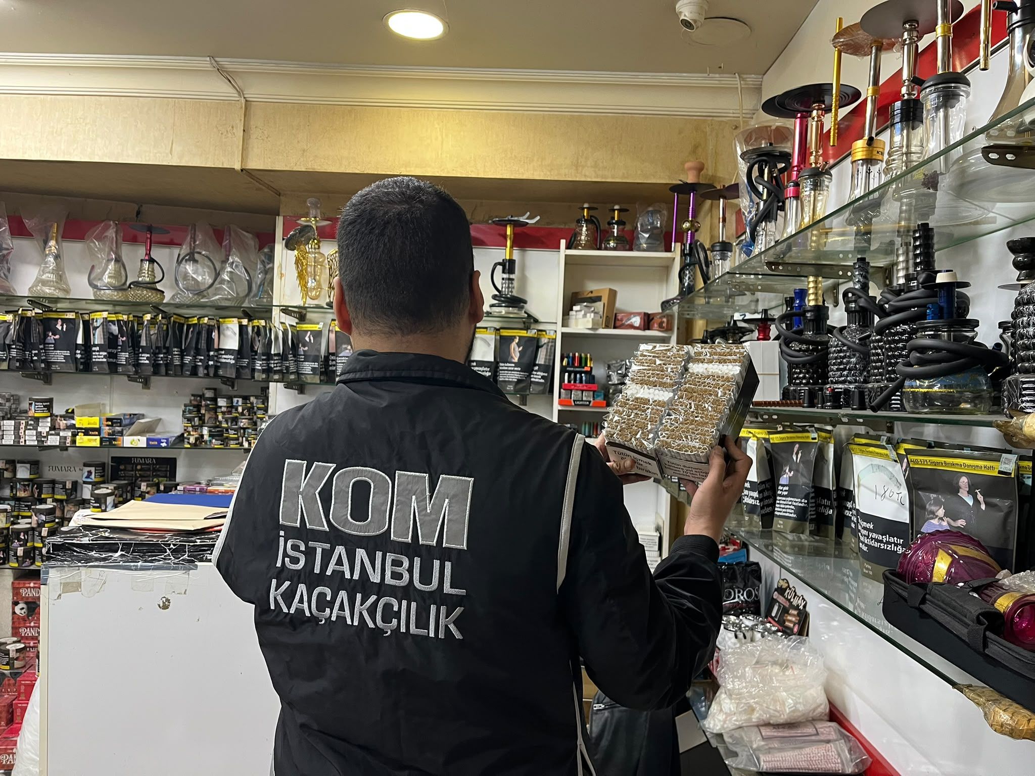 İstanbul'da kaçak tütün ticaretine yönelik soruşturmada 12 şüpheli hakkında gözaltı kararı