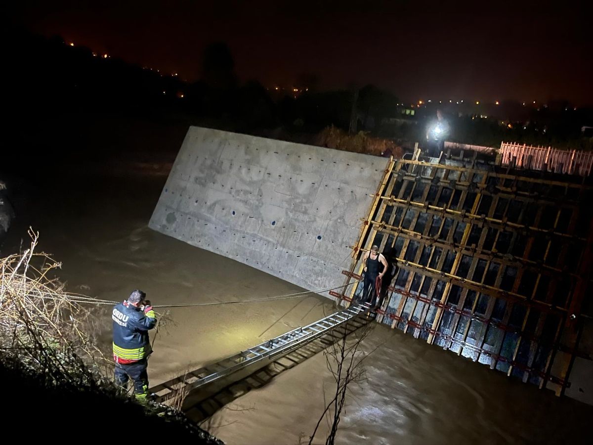 Ordu'da yağış sonucu ırmakta mahsur kalan kişi kurtarıldı